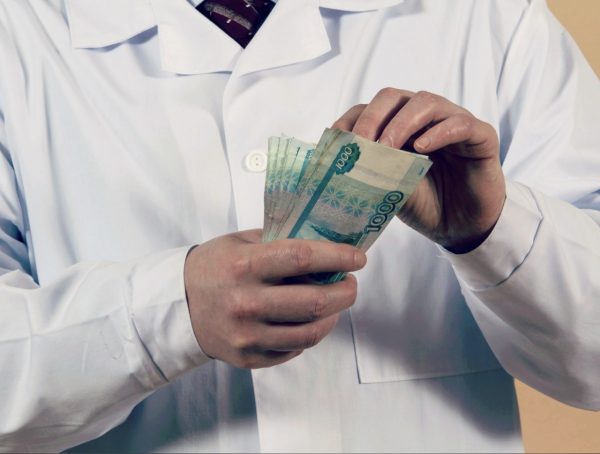 Каким медикам положена доплата в 2023 году
